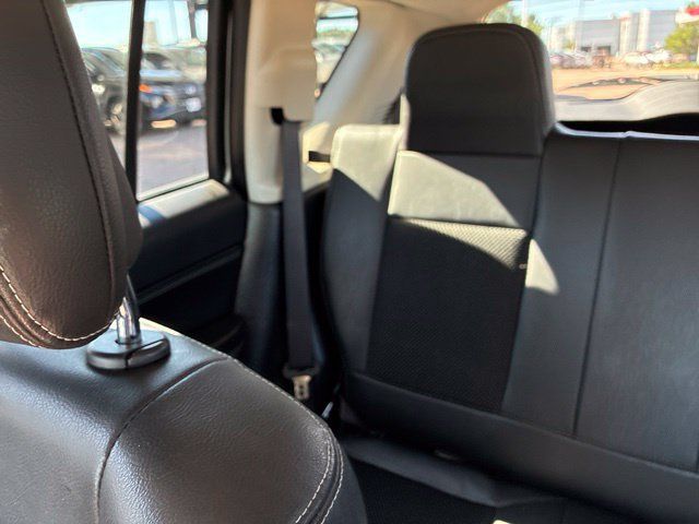 Used 2017 Jeep Compass Latitude AWD/4WD image 19