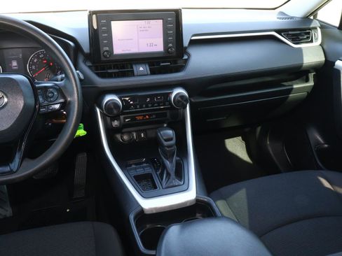 Used 2019 Toyota RAV4 LE image 12