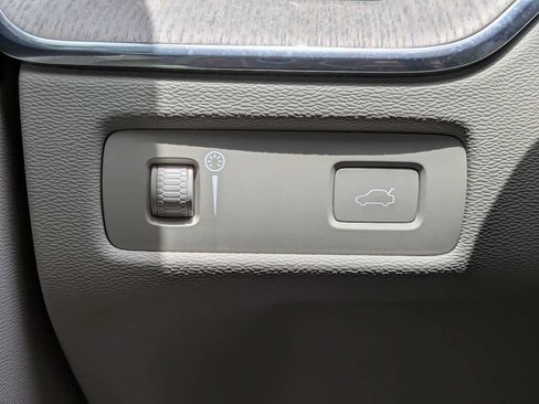 Used 2022 Volvo XC60 B5 Inscription w/ Advanced Package FWD image 32