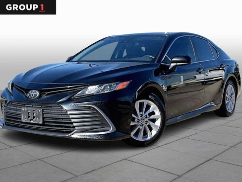 Used 2022 Toyota Camry LE image 1