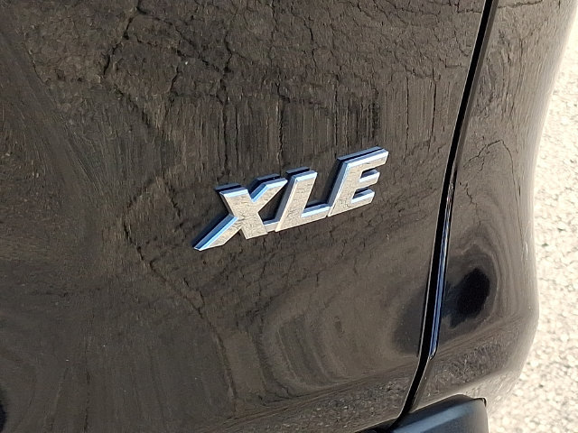 Used 2025 Toyota RAV4 XLE FWD image 31