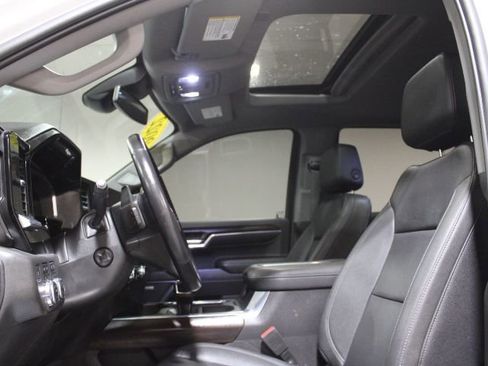 Used 2022 GMC Sierra 1500 SLT w/ SLT Premium Plus Package AWD/4WD image 3