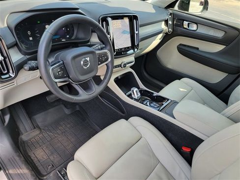 Used 2023 Volvo XC40 B5 Ultimate w/ Protection Package Premier image 19