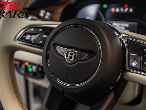 Used 2021 Bentley Bentayga image 33