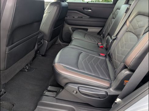 Used 2024 Nissan Pathfinder Platinum w/ Cargo Package FWD image 12