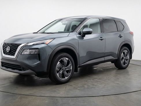 Used 2025 Nissan Rogue SV FWD image 3