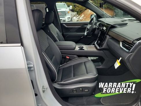 Used 2025 GMC Acadia Denali w/ Super Cruise Package image 14