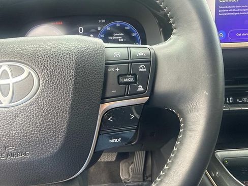 Used 2025 Toyota Crown AWD/4WD image 30
