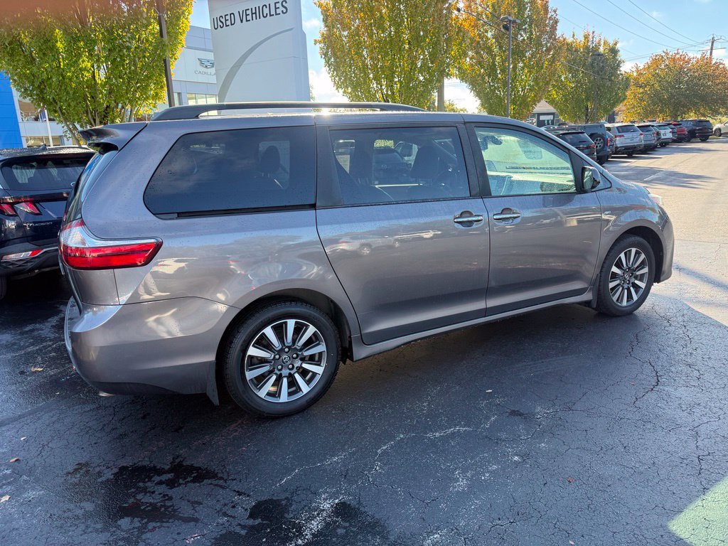 Used 2018 Toyota Sienna XLE w/ XLE Navigation Package AWD/4WD image 9