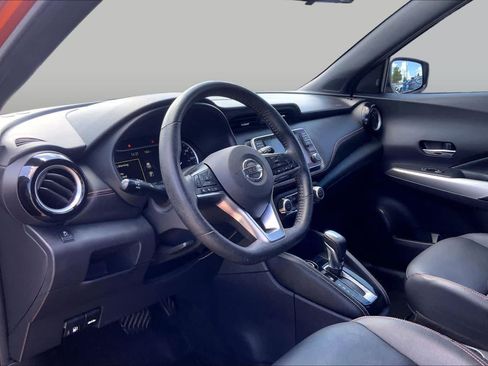 Used 2019 Nissan Kicks SR w/ SR Premium Package FWD image 18