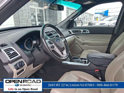 Used 2013 Ford Explorer XLT image 14