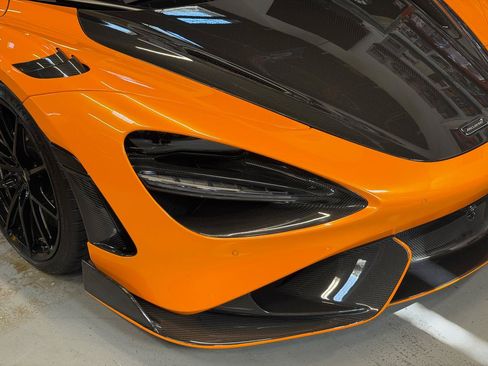 Used 2021 McLaren 765LT RWD image 17