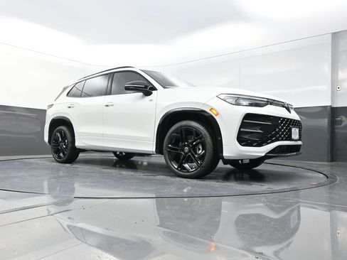 New 2026 Volkswagen Tiguan SE R-Line image 19