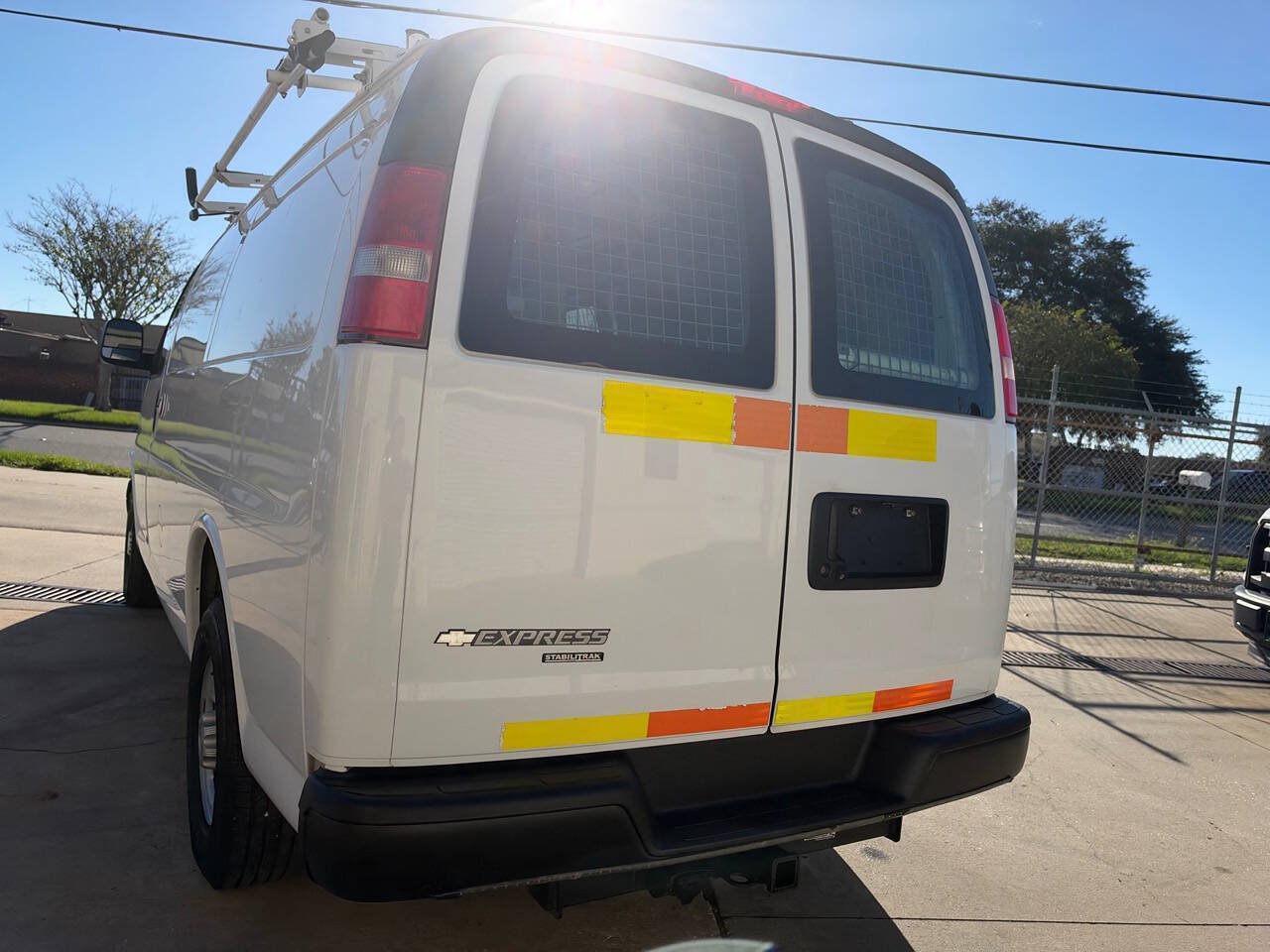 Used 2015 Chevrolet Express 2500 RWD image 16