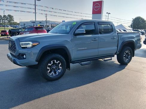 Used 2022 Toyota Tacoma TRD Off-Road AWD/4WD image 7