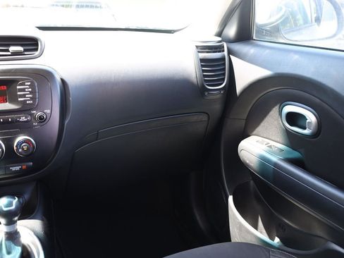 Used 2016 Kia Soul FWD image 21
