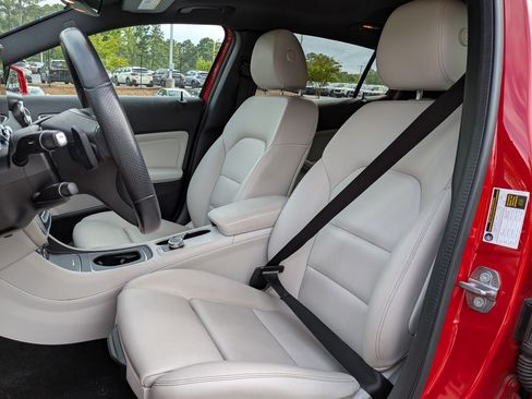 Used 2020 Mercedes-Benz GLA 250 4MATIC image 13