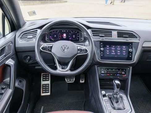 Certified 2024 Volkswagen Tiguan SEL R-Line AWD/4WD image 18