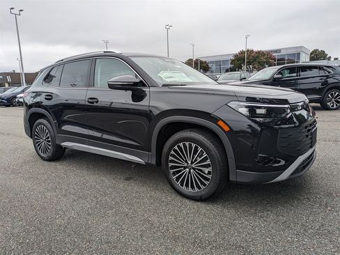 New 2025 Volkswagen Tiguan S image 2