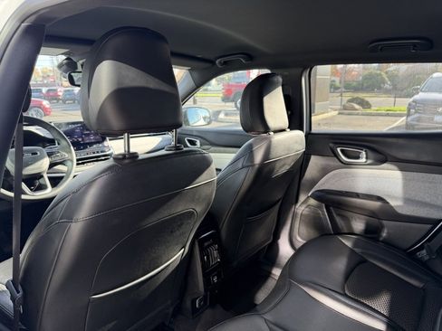 Used 2024 Jeep Compass Latitude image 29