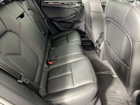 Certified 2026 Porsche Macan AWD/4WD image 28