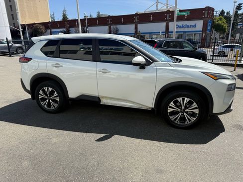 Used 2023 Nissan Rogue SV FWD image 5