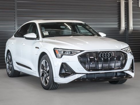 Used 2023 Audi e-tron Premium w/ Convenience Plus Package AWD/4WD image 12
