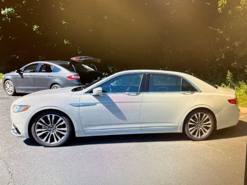 Used 2019 Lincoln Continental Reserve FWD image 3