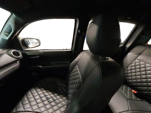 Used 2020 Toyota Tacoma TRD Sport image 39