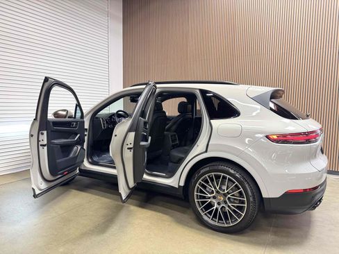 Used 2020 Porsche Cayenne E-Hybrid AWD/4WD image 32