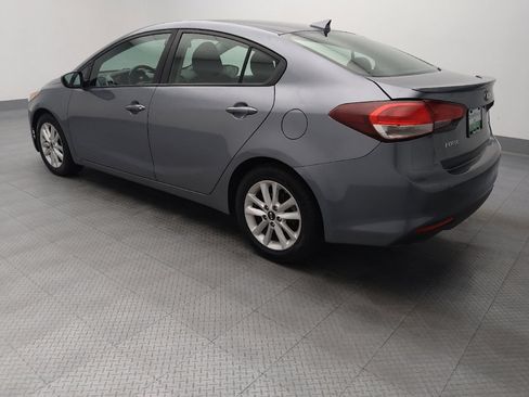 Used 2017 Kia Forte S FWD image 3
