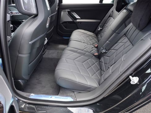 New 2025 BMW 740i w/ Executive Package image 23