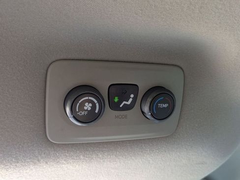 Used 2011 Toyota Sienna LE w/ Towing Pkg image 13