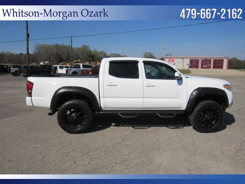 Used 2022 Toyota Tacoma SR image 17