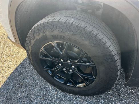 Used 2024 GMC Acadia AT4 w/ Super Cruise Package image 9