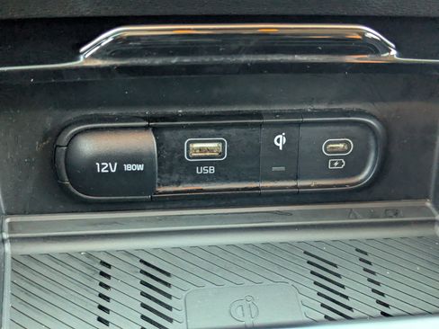 Used 2023 Kia Sportage EX image 30