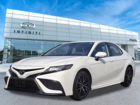 Used 2024 Toyota Camry SE FWD image 1