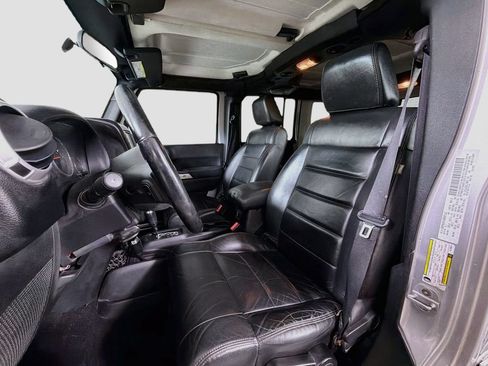 Used 2012 Jeep Wrangler Unlimited Sahara w/ Connectivity Group AWD/4WD image 11