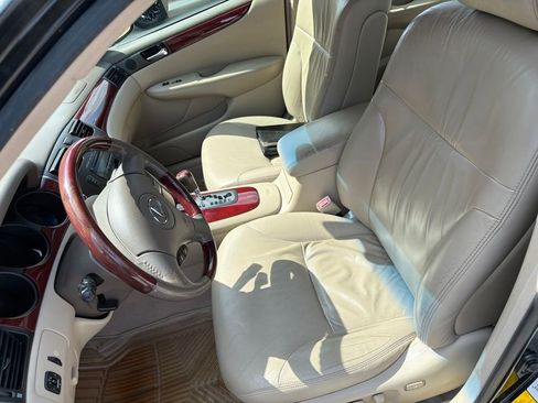 Used 2002 Lexus ES 330 w/ Premium Pkg FWD image 2