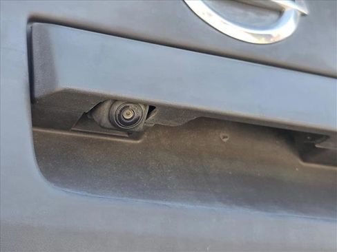 Used 2019 Nissan Frontier SV image 13