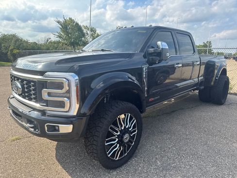 Used 2024 Ford F450 Platinum w/ FX4 Off-Road Package AWD/4WD image 23