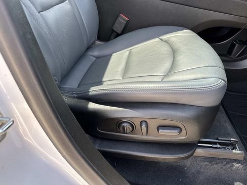 Used 2023 Buick Enclave Essence w/ Experience Buick Package FWD image 18