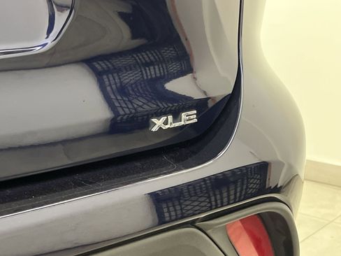 Used 2021 Toyota Highlander XLE image 29