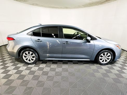 Used 2021 Toyota Corolla LE image 2