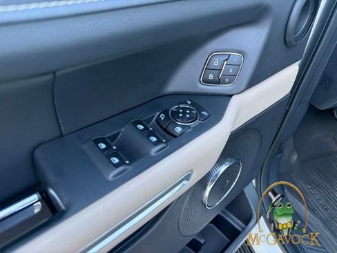 Used 2024 Ford Expedition XLT RWD image 12
