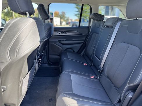 Used 2024 Jeep Grand Cherokee Laredo X image 26