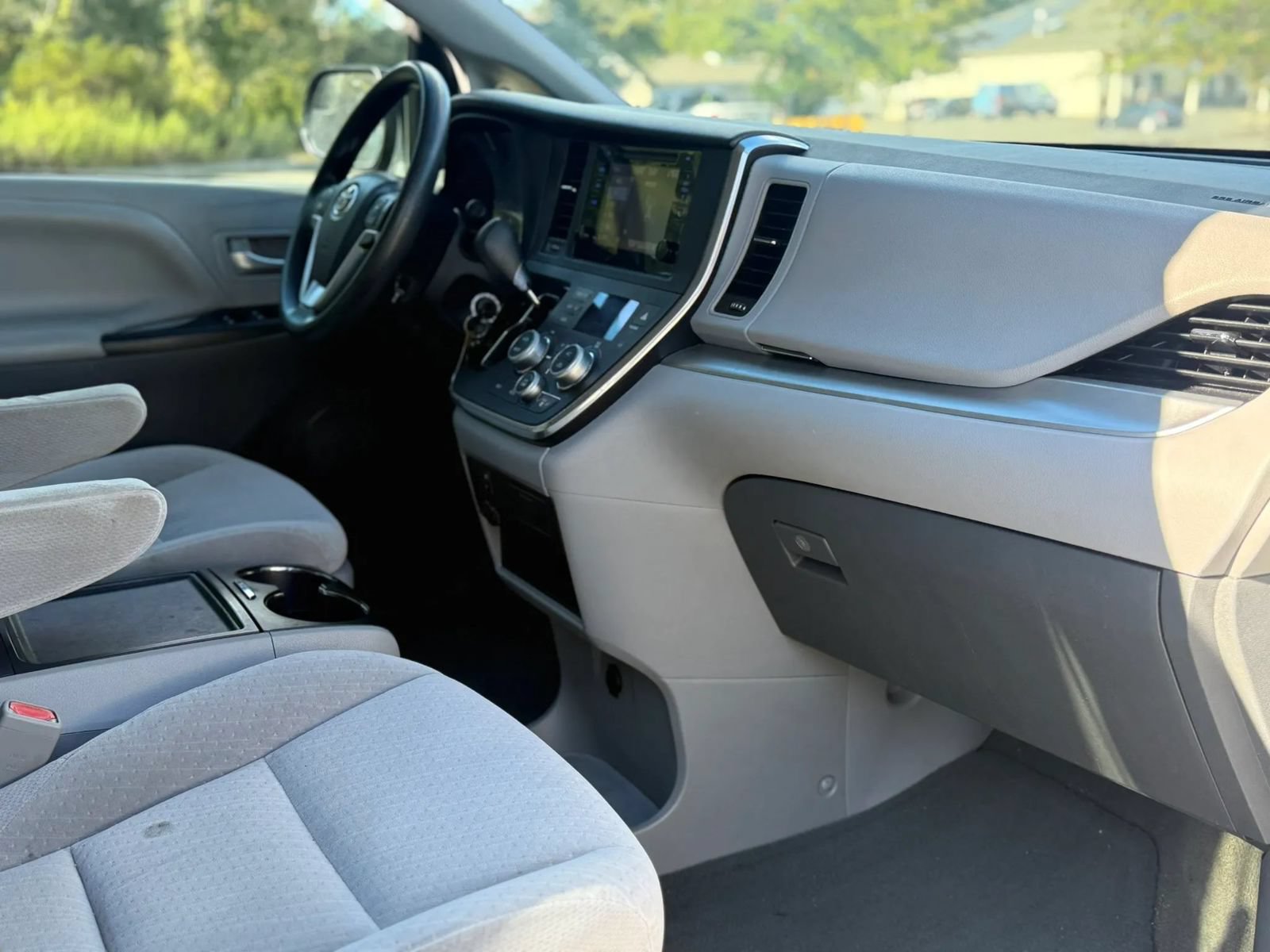 Used 2017 Toyota Sienna LE FWD image 22