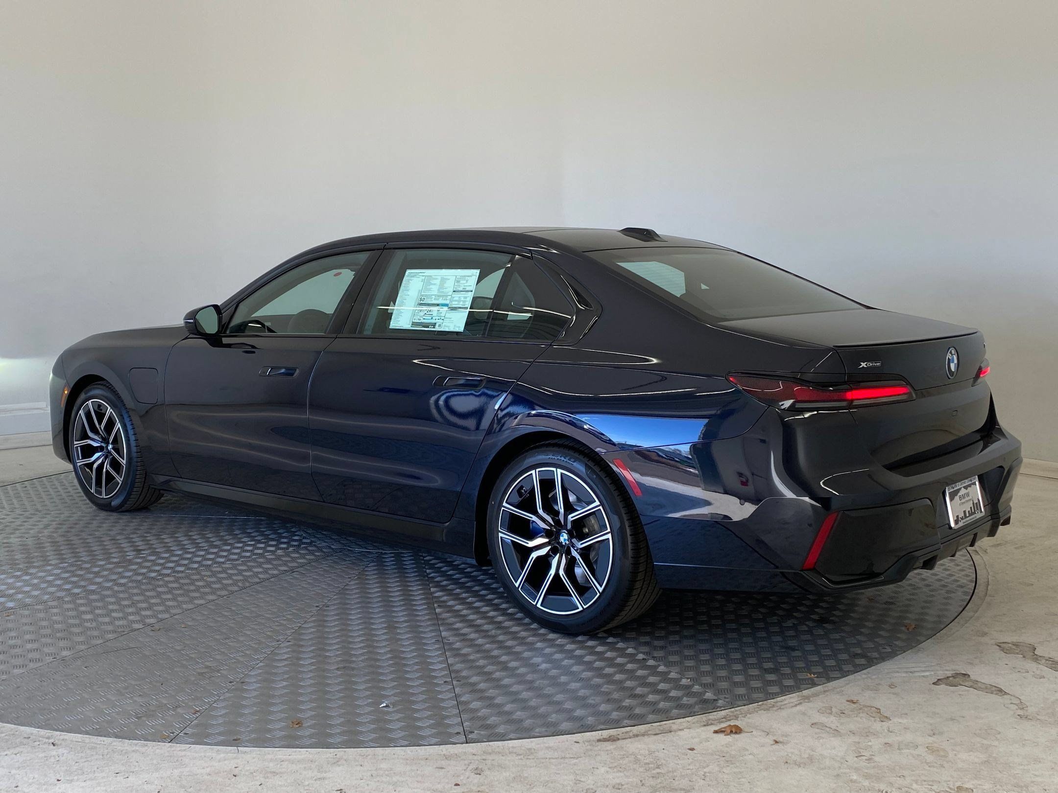 Used 2026 BMW 750e xDrive w/ Premium Package AWD/4WD image 3