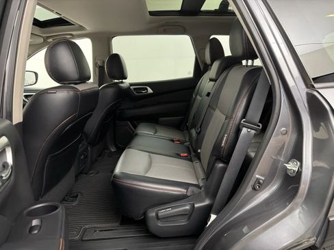 Used 2020 Nissan Pathfinder SL FWD image 16