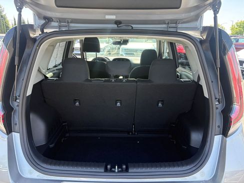 Used 2025 Kia Soul LX w/ LX Technology Package FWD image 29